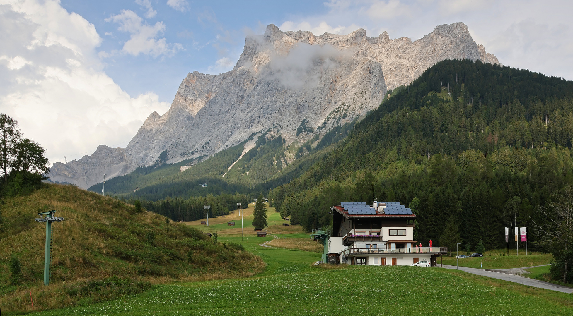 Wettersteinmassiv von Ehrwald (2023_08_25_8300_ji)