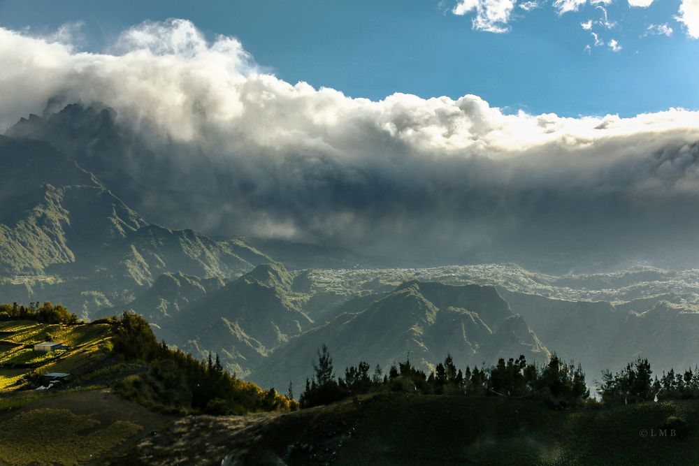 Wetterunbilden am Cirque de Cilaos