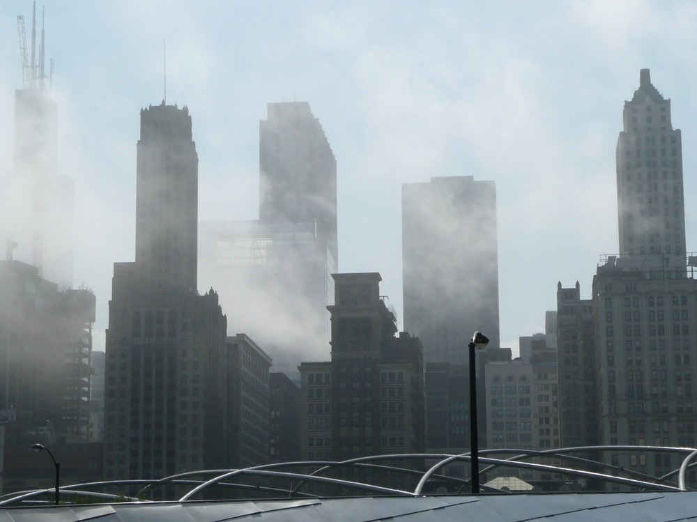 Wetterwechsel-  verändert die Silhouette von Chicago schlagartig