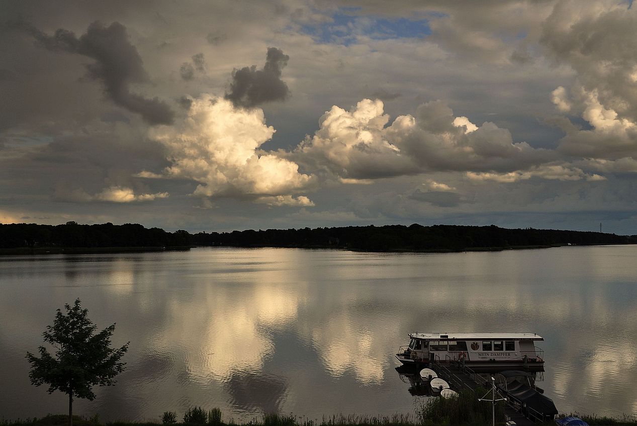 Wetterwolken im Ruppiner See