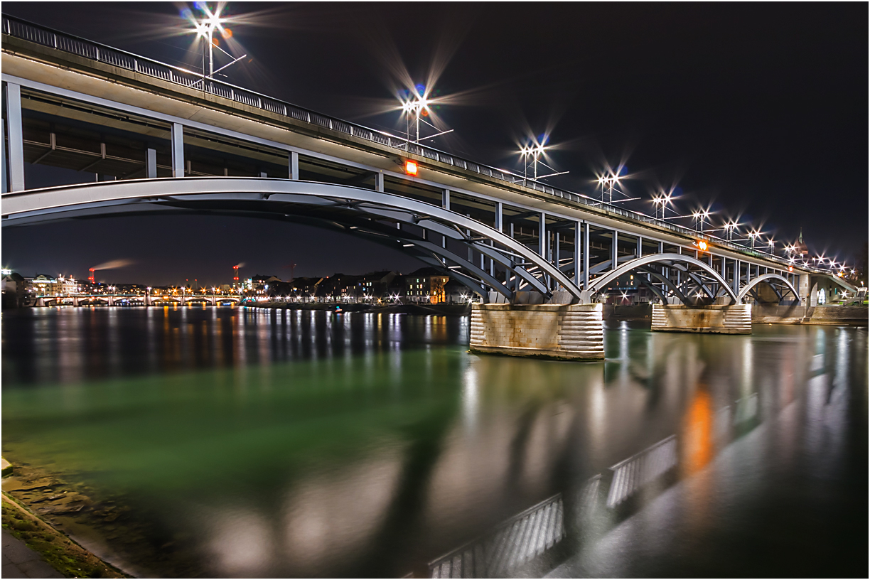 Wettsteinbrücke bei Nacht