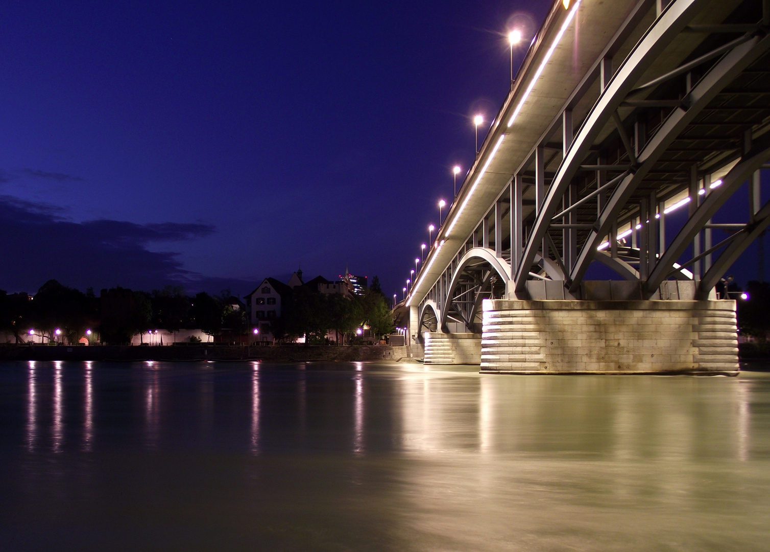 Wettsteinbrücke im Licht der Nacht