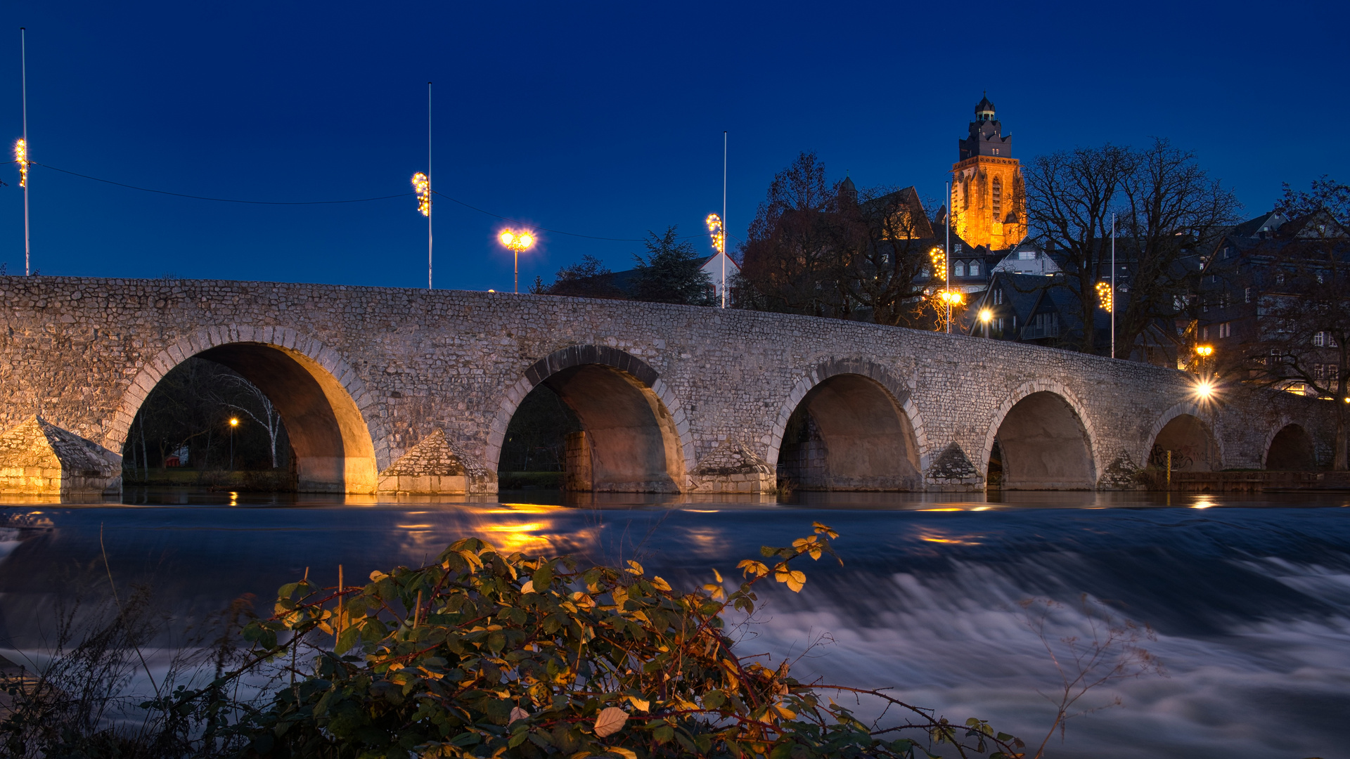 Wetzlar - alte Lahnbrücke mit Dom