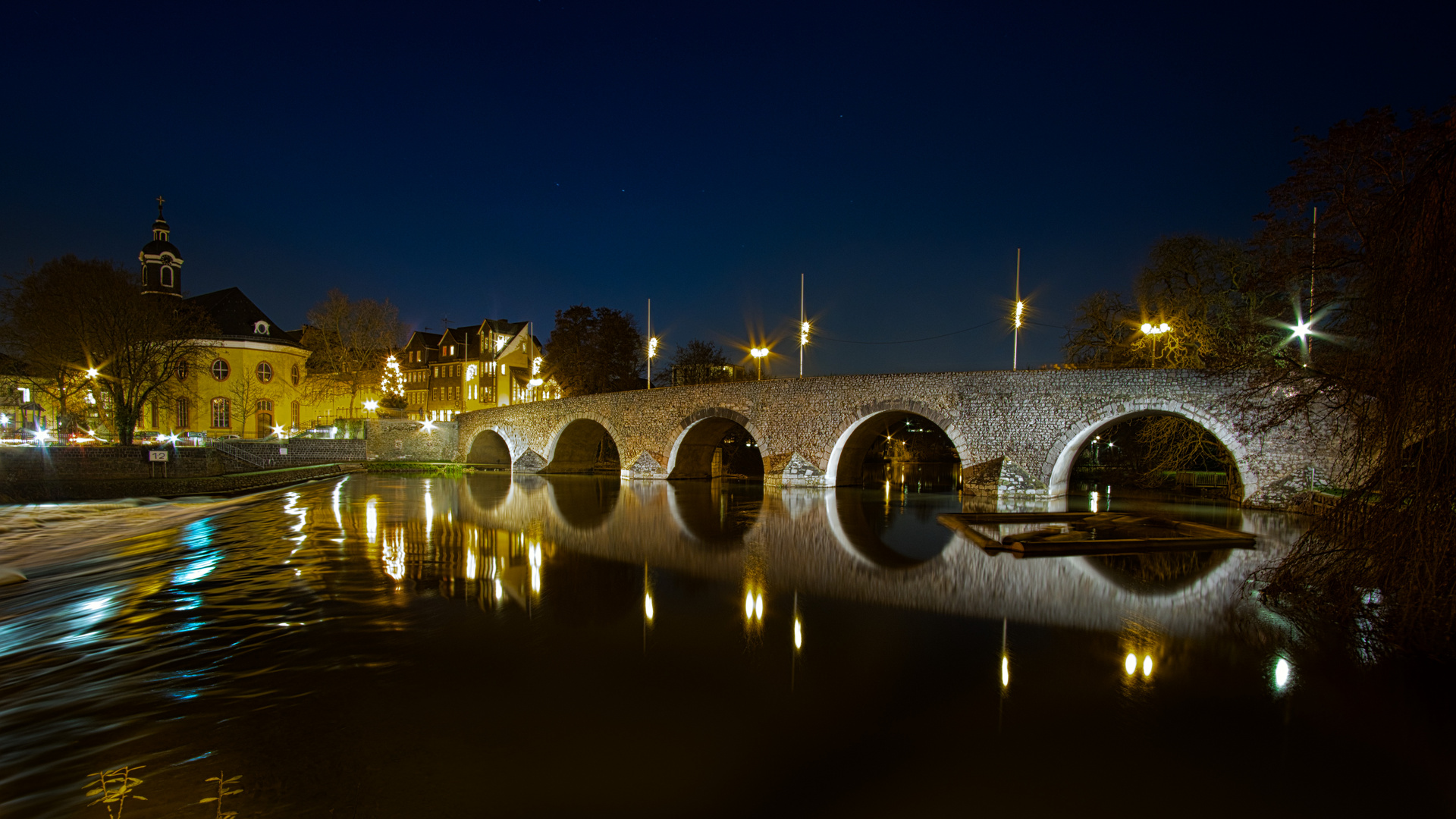 Wetzlar - alte Lahnbrücke mit Hospitalkirche 