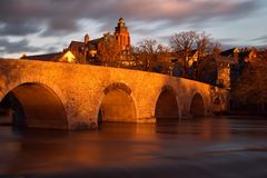 Wetzlar, Lahnbrücke mit Dom im Abendlicht