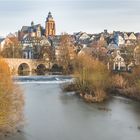 Wetzlar mit Blick auf die Lahn, die alte Lahnbrücke und den Dom