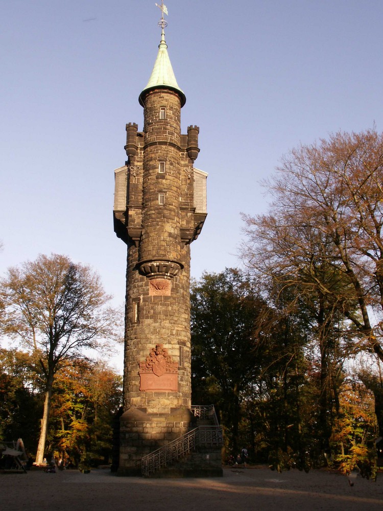 WEYERBUSCHTURM in der Historischen Parkanlage am Nützenberg (Kaiserhöhe)