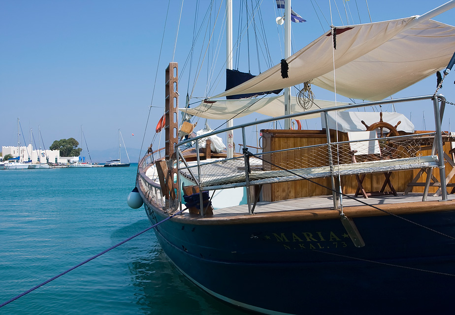 What dreams of an old sailboat?