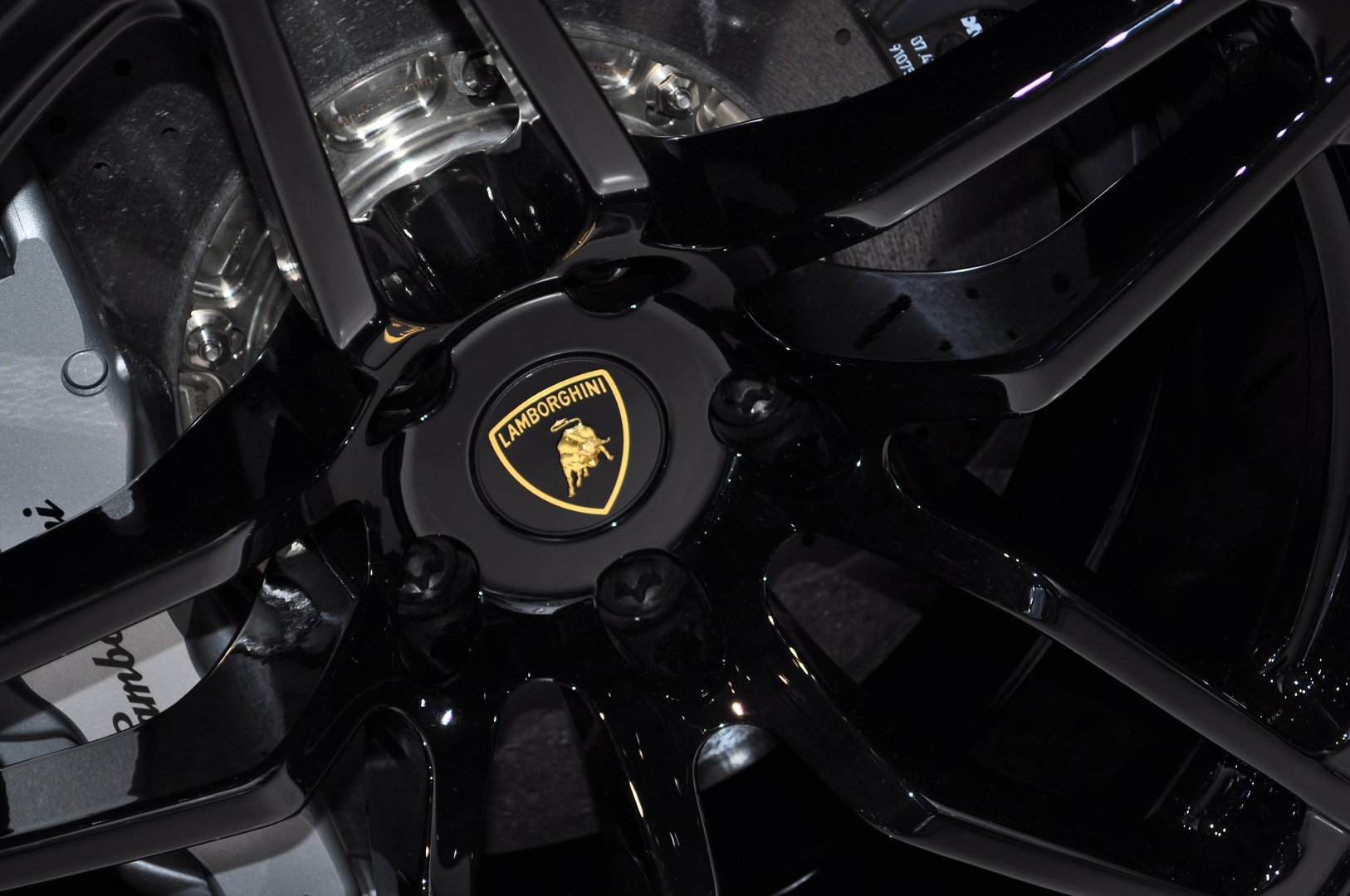 wheel of the new Lamborghini Murcielago SV