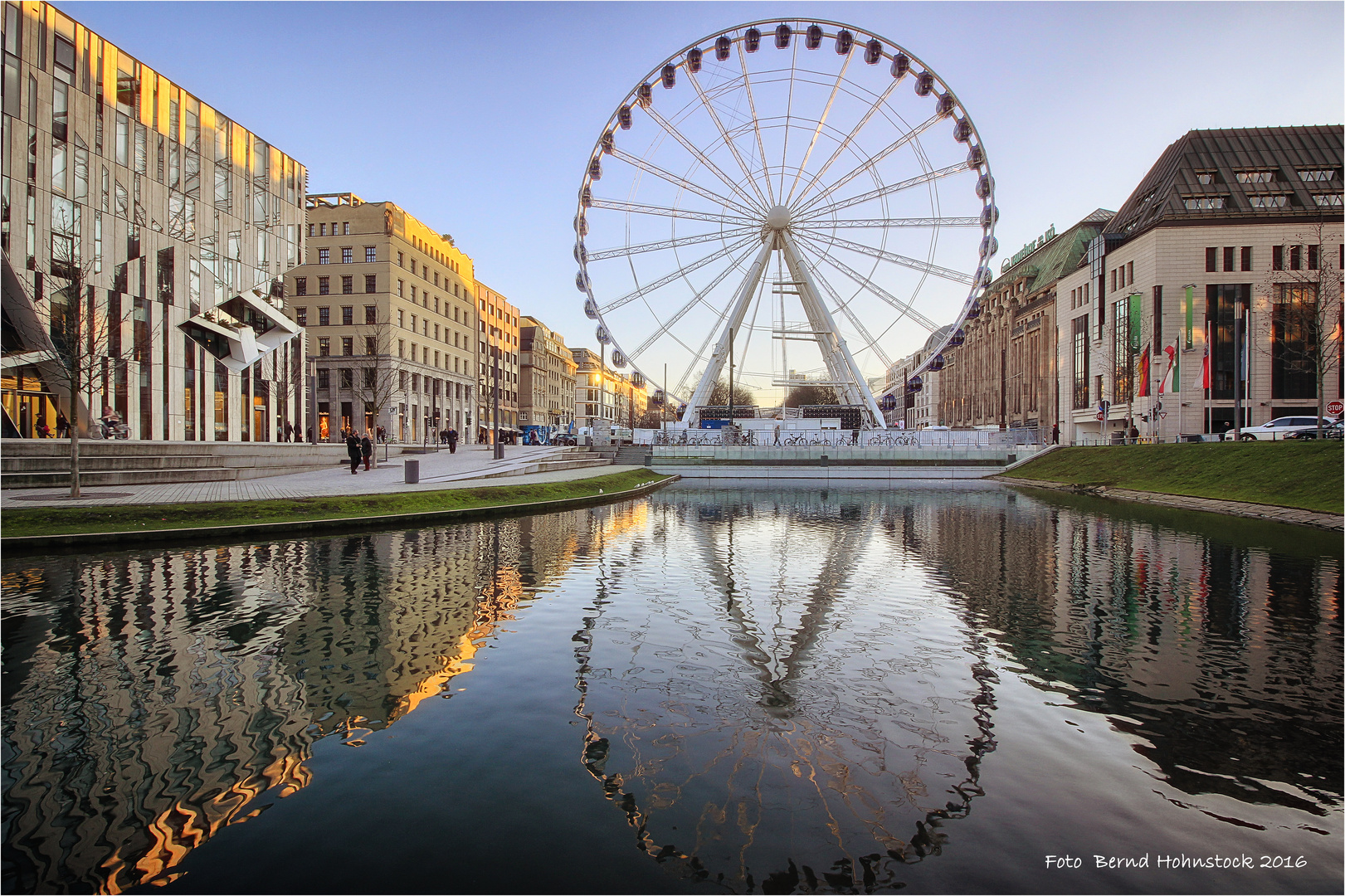 Wheel of Vision. in Düsseldorf Foto & Bild architektur