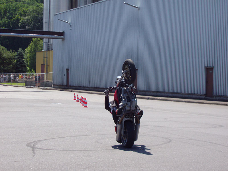 Wheelie By Christian Pfeifer In Hochst Bei Pirelli Jubileum Foto Bild Sport Motorsport Motive Bilder Auf Fotocommunity