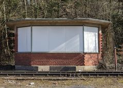 When the train comes, call me!