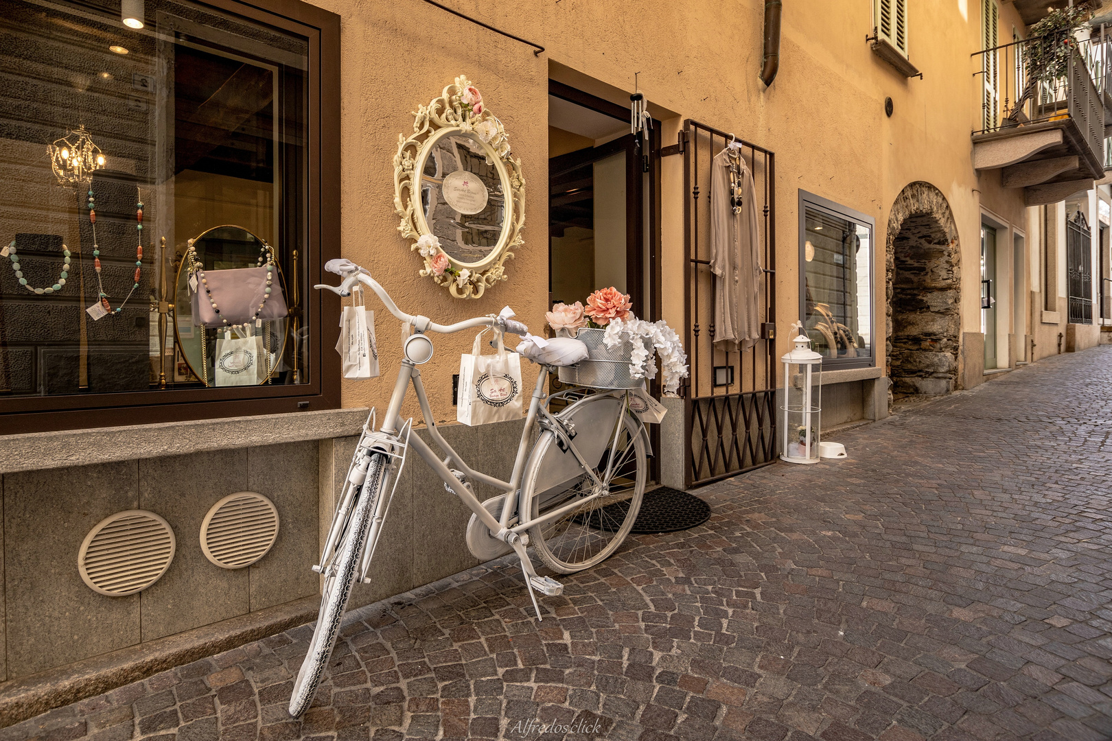 White Bicycle 