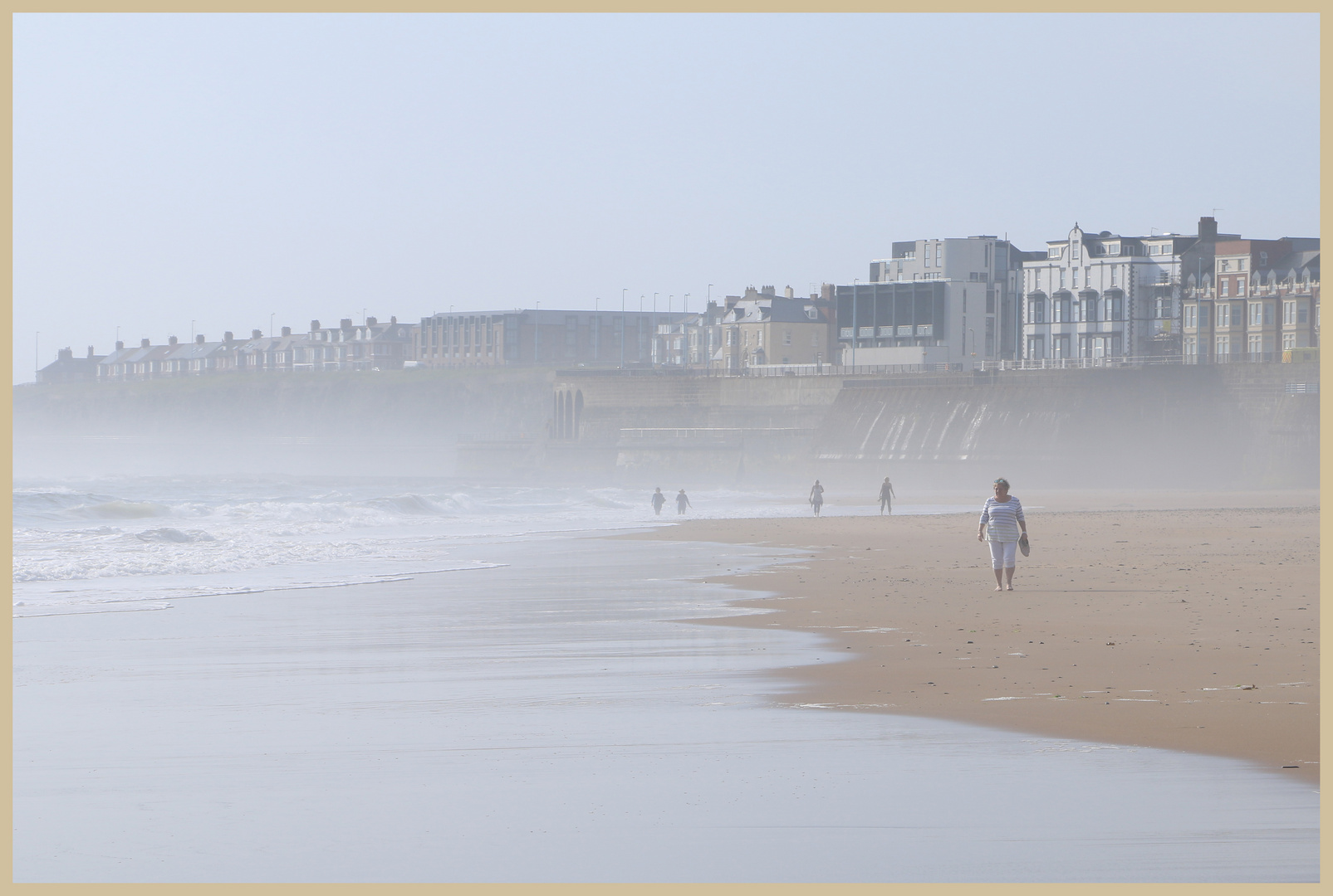 whitley bay 10 early morning