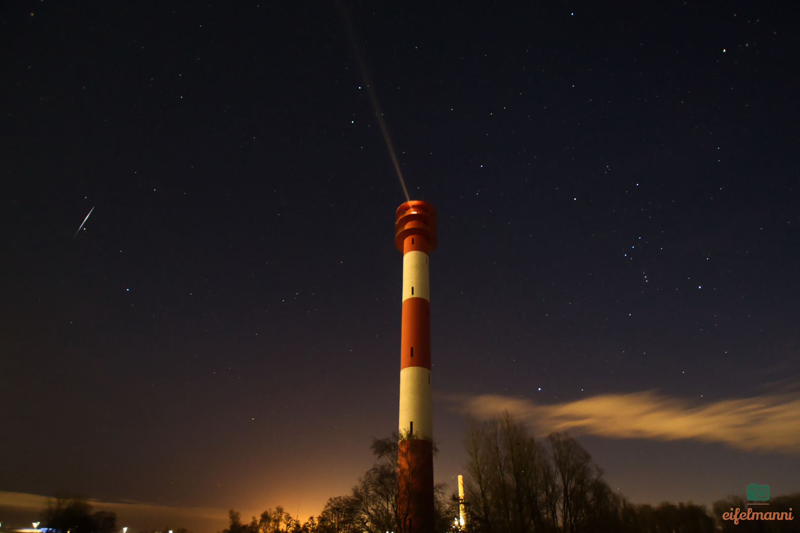 WHV Vosslapp Leuchtturm bei Nacht.