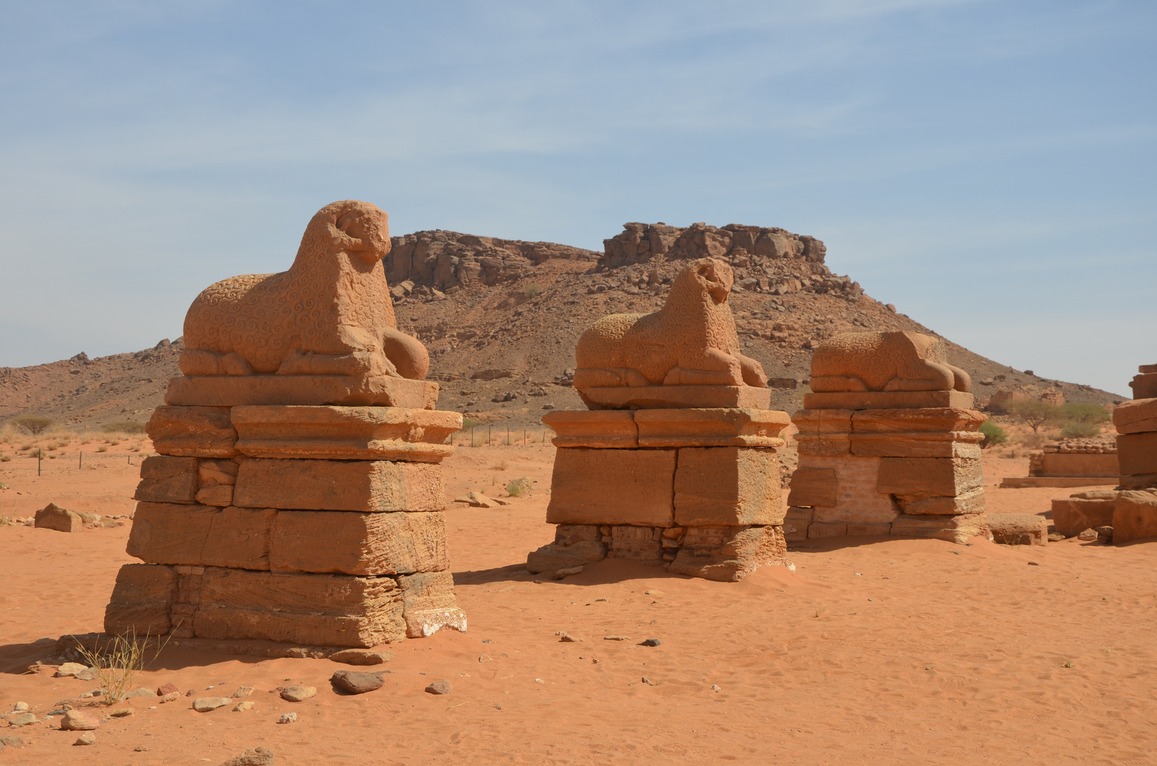 Widdersphinxreihe Amuntempel Naga