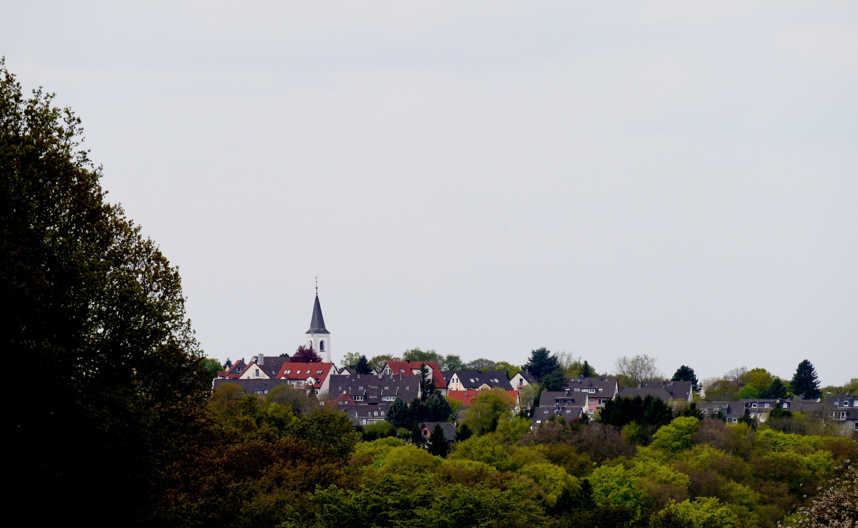 Widdert, ein Ortsteil in Solingen mit der ev. Kirche.