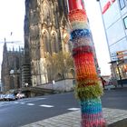 Wider so´n Gestrickter vor´m Kölner Dom :-)