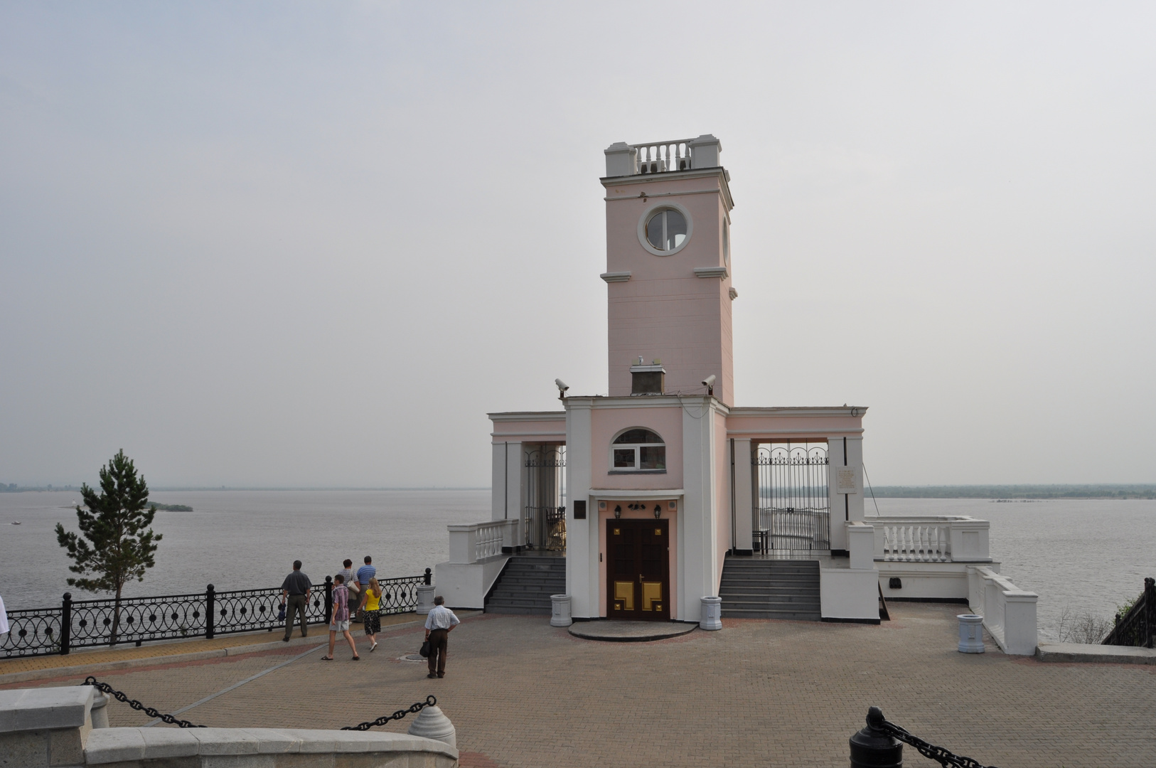 wie am Mittelmeer-- Amurpromenade in Chabarowsk, Rußland