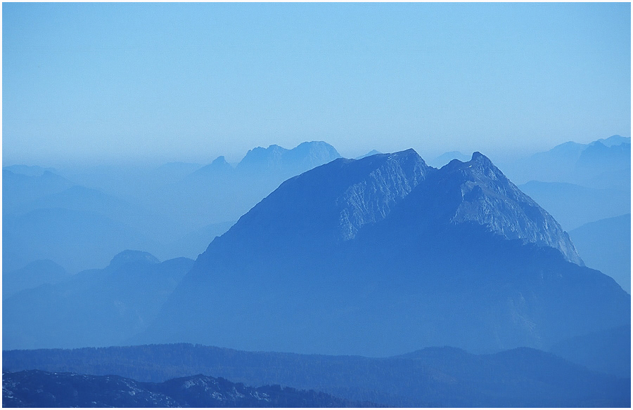 Wie aus einem blauen Meer...