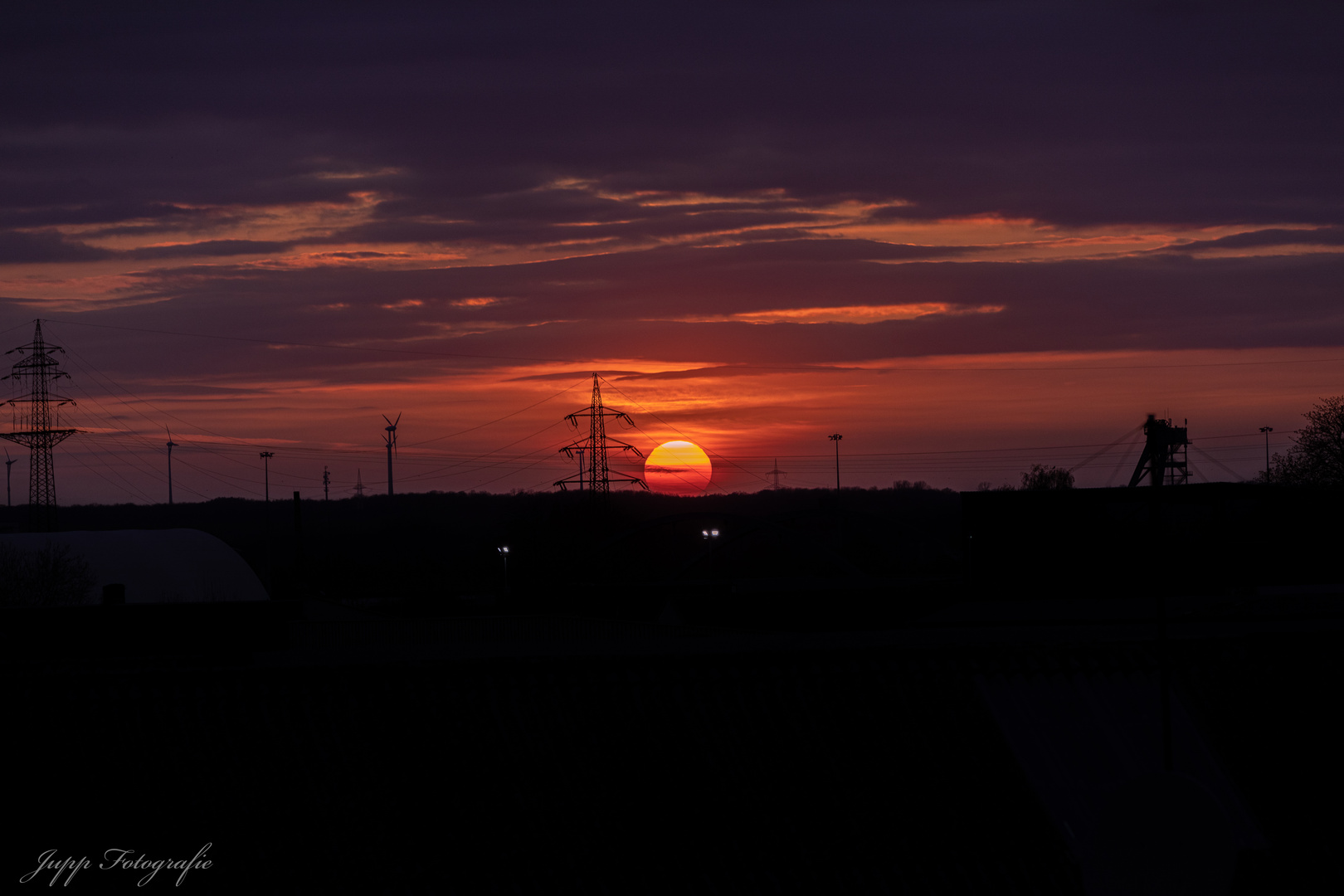 Wie bekommen wir die Sonnenenergie ins Kabel...