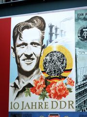 Wie Dazumal-10 Jahre DDR dieses Plakat gehört auch unter Wie dazumal