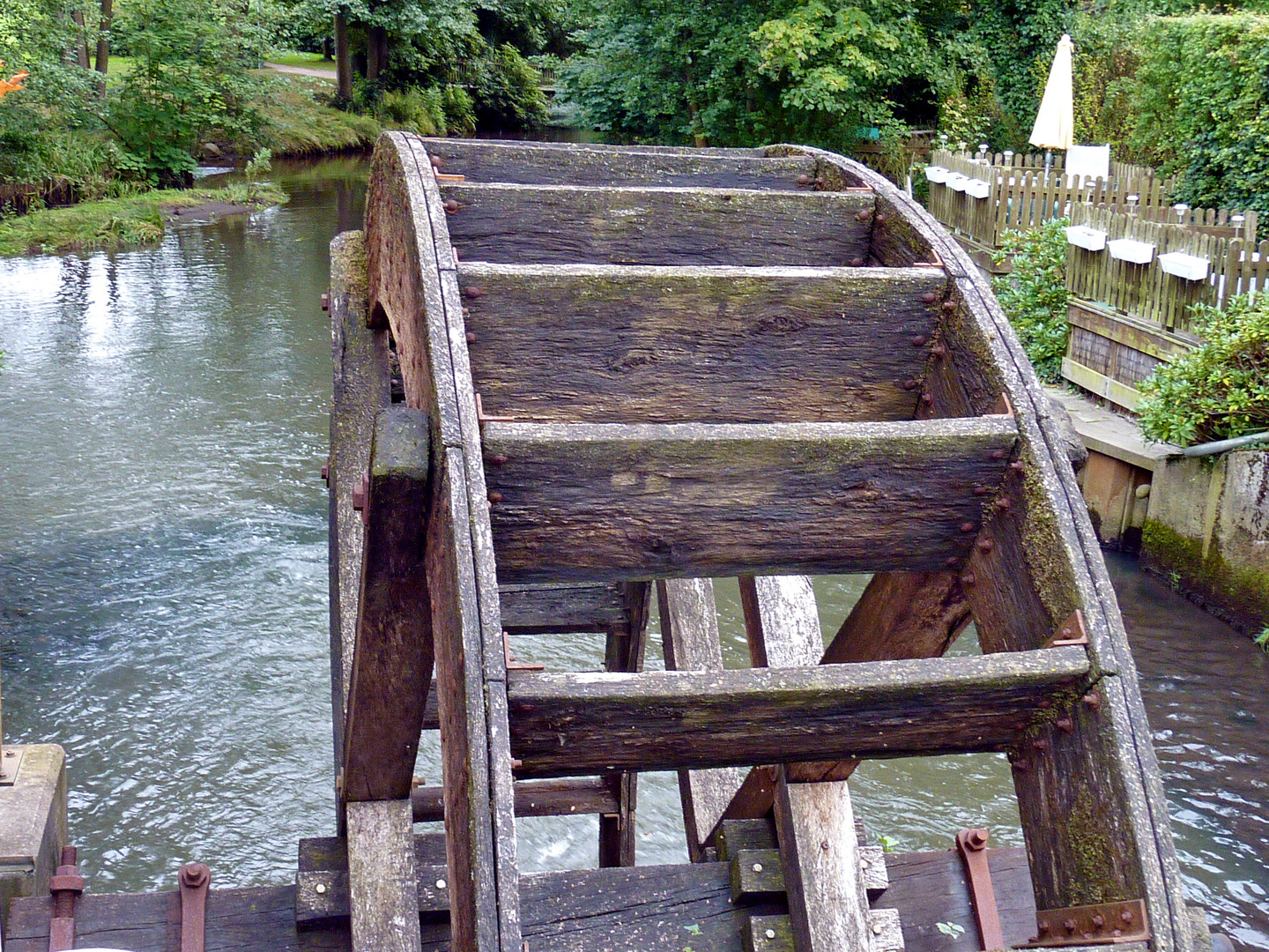 Wie Dazumal   --   Altes Mühlrad an der Brunau