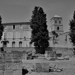 Wie dazumal - Arles: Teile des Antiken Theaters & Kathedralturm von St. Trophime