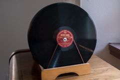 wie dazumal - die alten Schallplatten - da musste sich der Teller auch schneller drehen