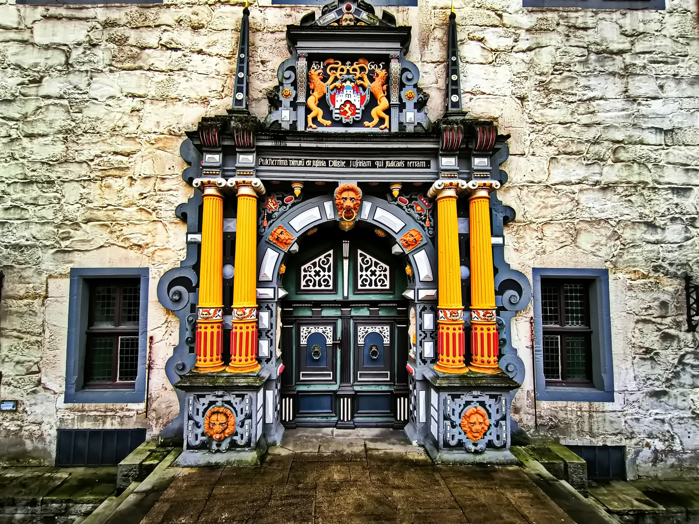 Wie dazumal - Eingangsportal vom Rathaus Hann-Münden 