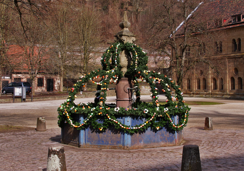 Wie Dazumal: Geschmückter Osterbrunnen 2009