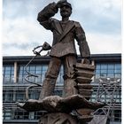 Wie dazumal _ Hans Albers Denkmal im Düsseldorfer Medienhafen