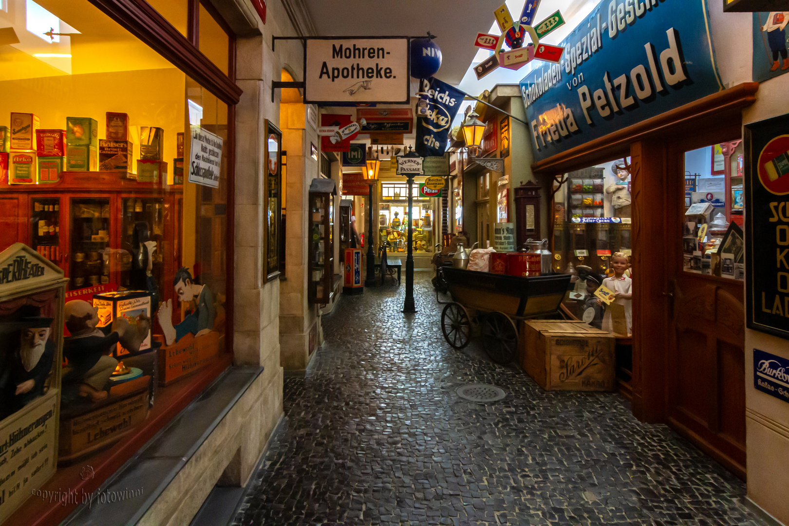 wie dazumal - historische Einkaufsstrasse..........