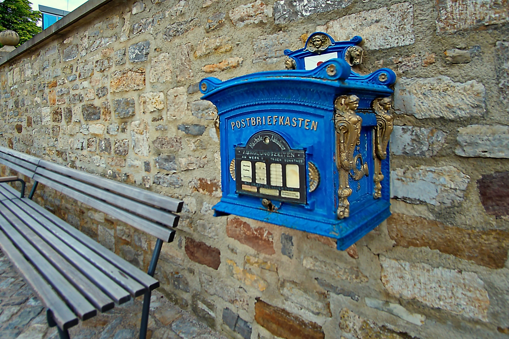 Wie Dazumal - Historischer alter blauer Briefkasten