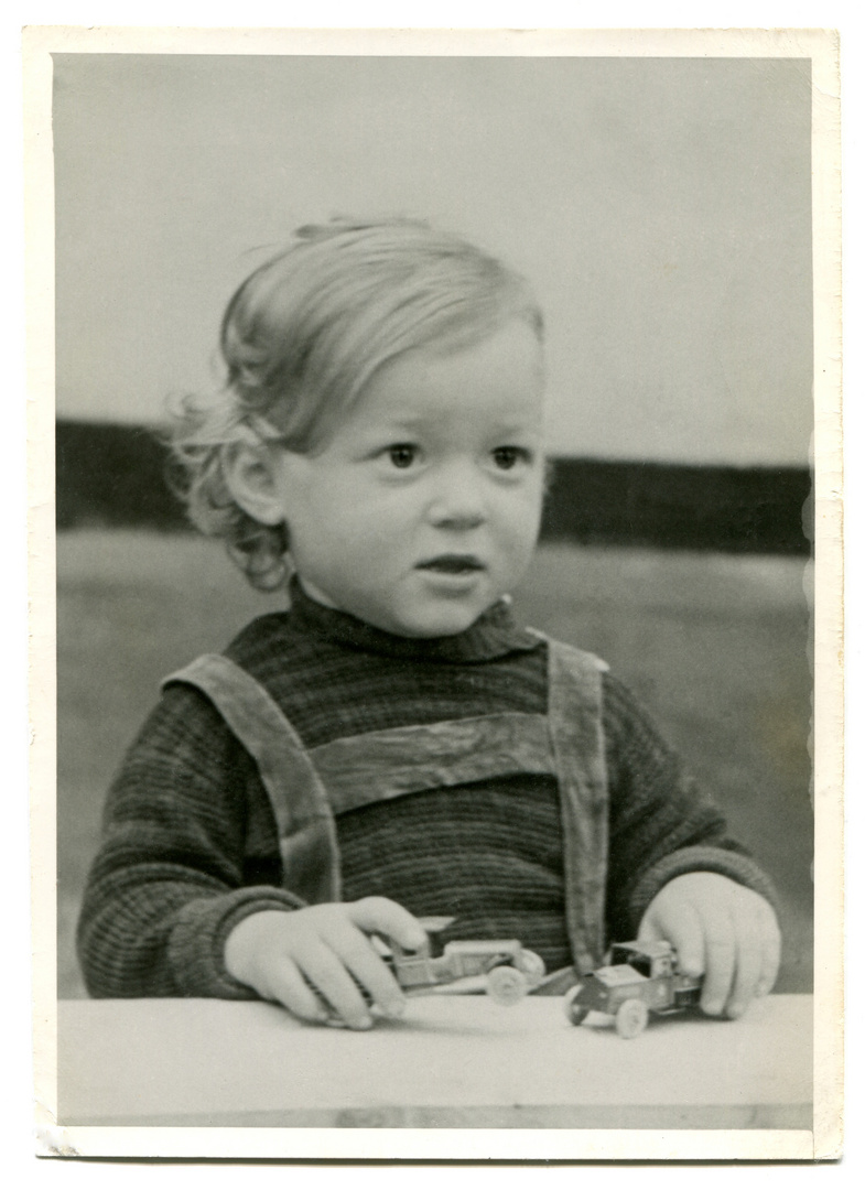 Wie dazumal / Holder Knabe mit lockigem Haar. Ich ca. 2 Jahre alt