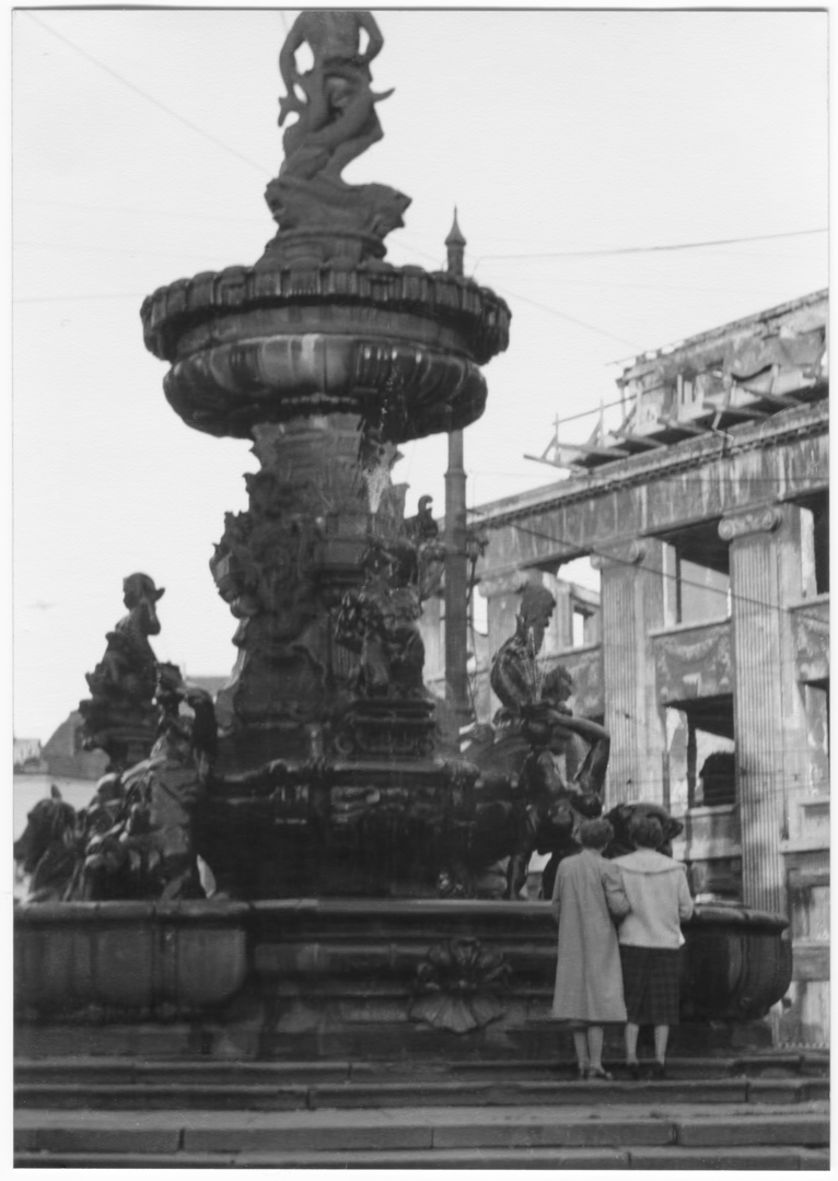 Wie dazumal - Jubiläumsbrunnen in Elberfeld 1953 (1)