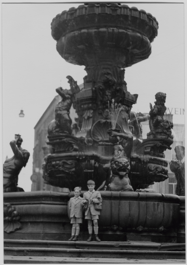 Wie dazumal - Jubiläumsbrunnen in Elberfeld 1953 (2)