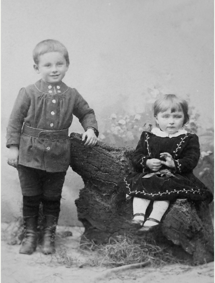 "Wie dazumal" :Meine Großmutter und ihr älterer Bruder 1892