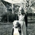 Wie dazumal........... Meine Mutter mit meiner Tante um ca. 1945