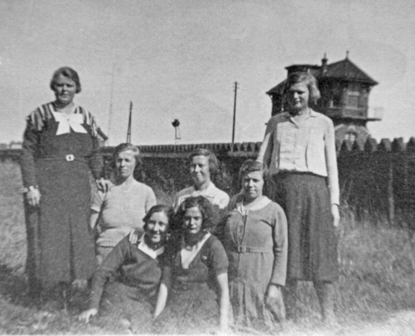Wie dazumal - Meine Schwiegermutter (links) mit Arbeitskolleginen um 1925 