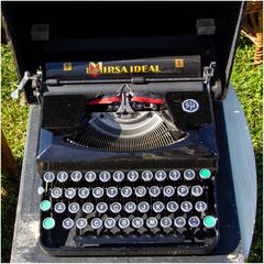 Wie Dazumal ... MIRSA IDEAL Reise-Schreibmaschine ...