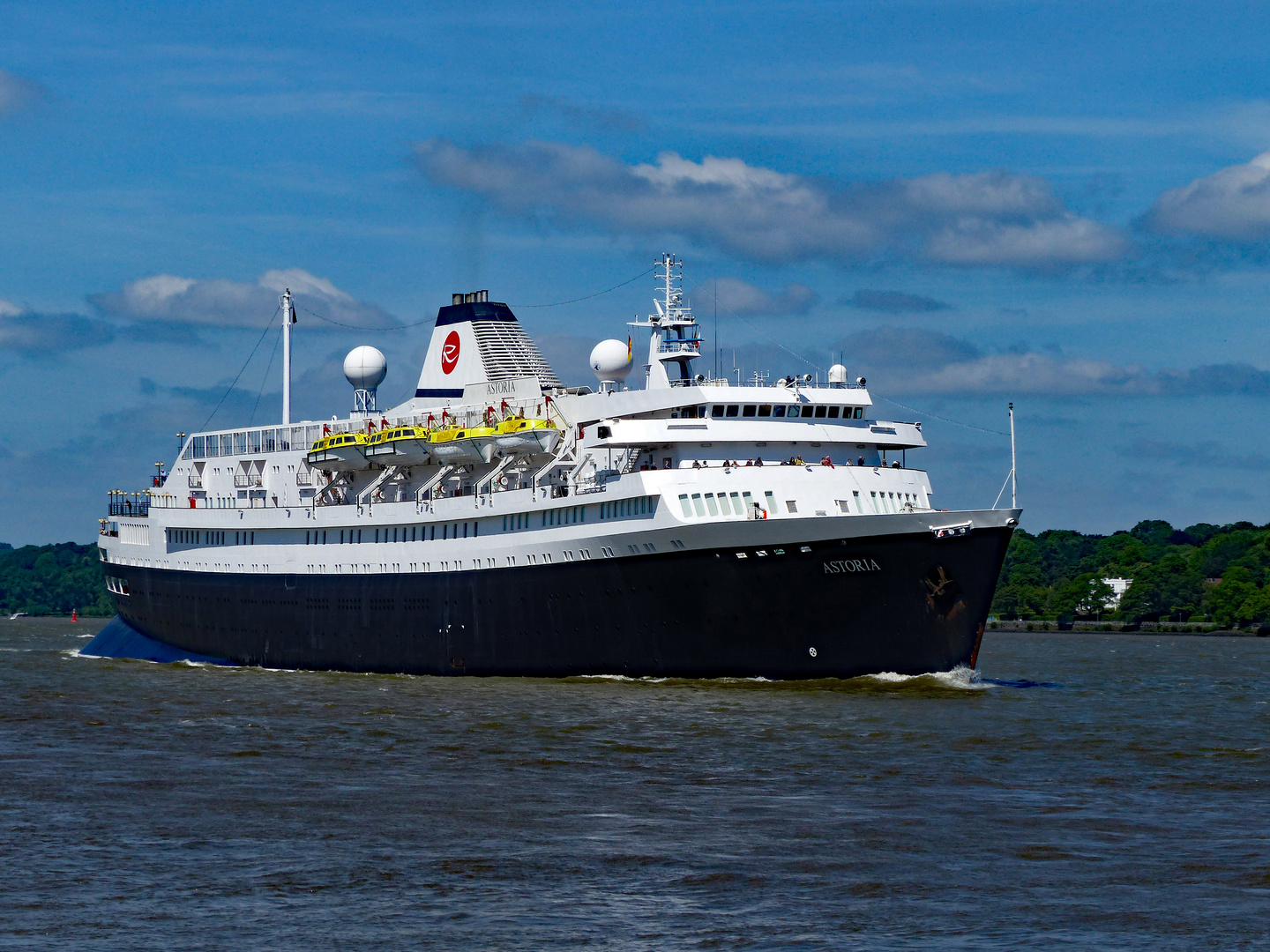 wie dazumal...... ....Motorschiff "Astoria" seit 1948 aktiv auf den Weltmeeren....