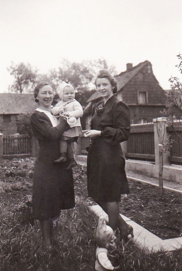 Wie dazumal - Oma, Mama und meine ältere Schwester