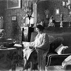 *wie dazumal*  -  Omi Antoinette im Salon ca.1925