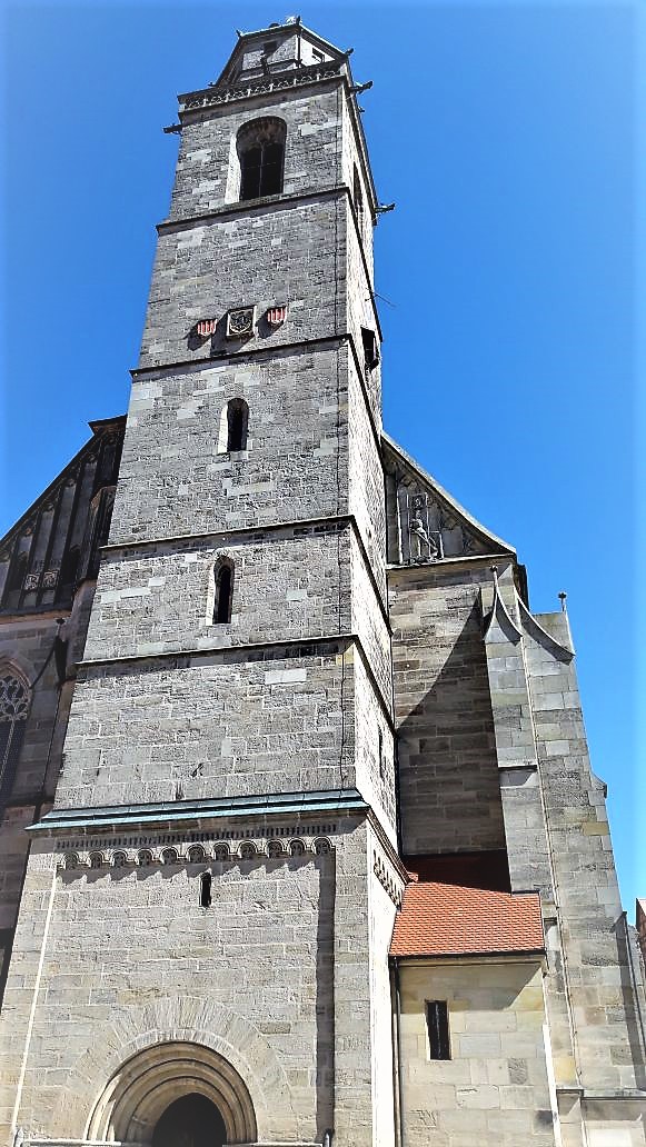 Wie dazumal ragt der Turm vom Münster St Georg in Dinkelsbühl