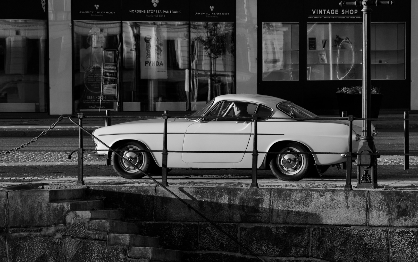 Wie Dazumal / Volvo P 1800 in Göteborg vor Vintageshop