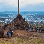 wie dazumal - wird jedes Jahr an Ostersonntag das Osterfeuer aufgebaut