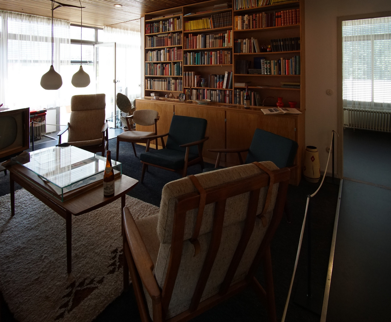 Wie dazumal - Wirtschaftswunder (15) Wohnzimmer in den 70er Jahren mit der typischen Bücherwand