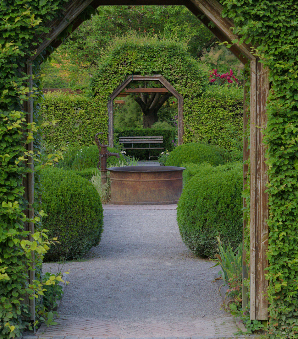 Wie der Durchgang so die Hecke