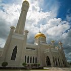 ...wie die Omar-Ali-Saifuddin-Moschee in Brunei in den Himmel ragt...